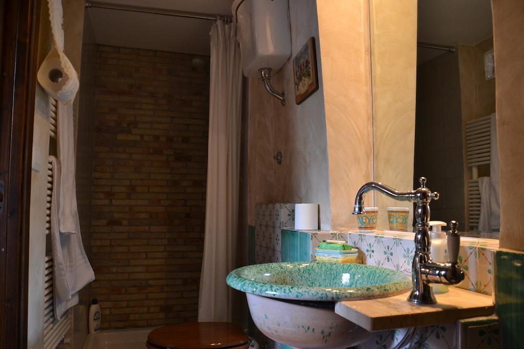 La Casa Del Pittore Di Petralia 페트랄리아 소프라나 객실 사진